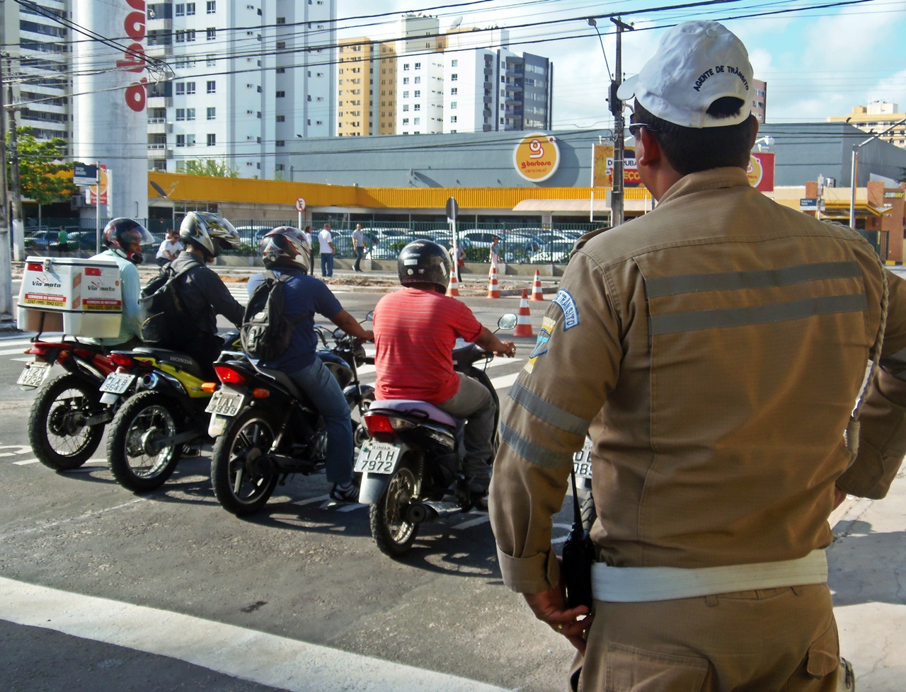 SMTT implanta faixa exclusiva para motos em cruzamentos semaforizados da capital - SMTT Aracaju